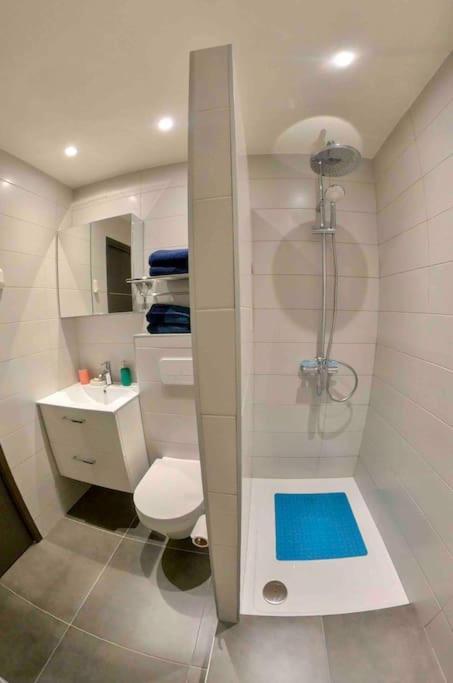 Centre A 2 Pas De La Vieille Ville, Plages Appartement *